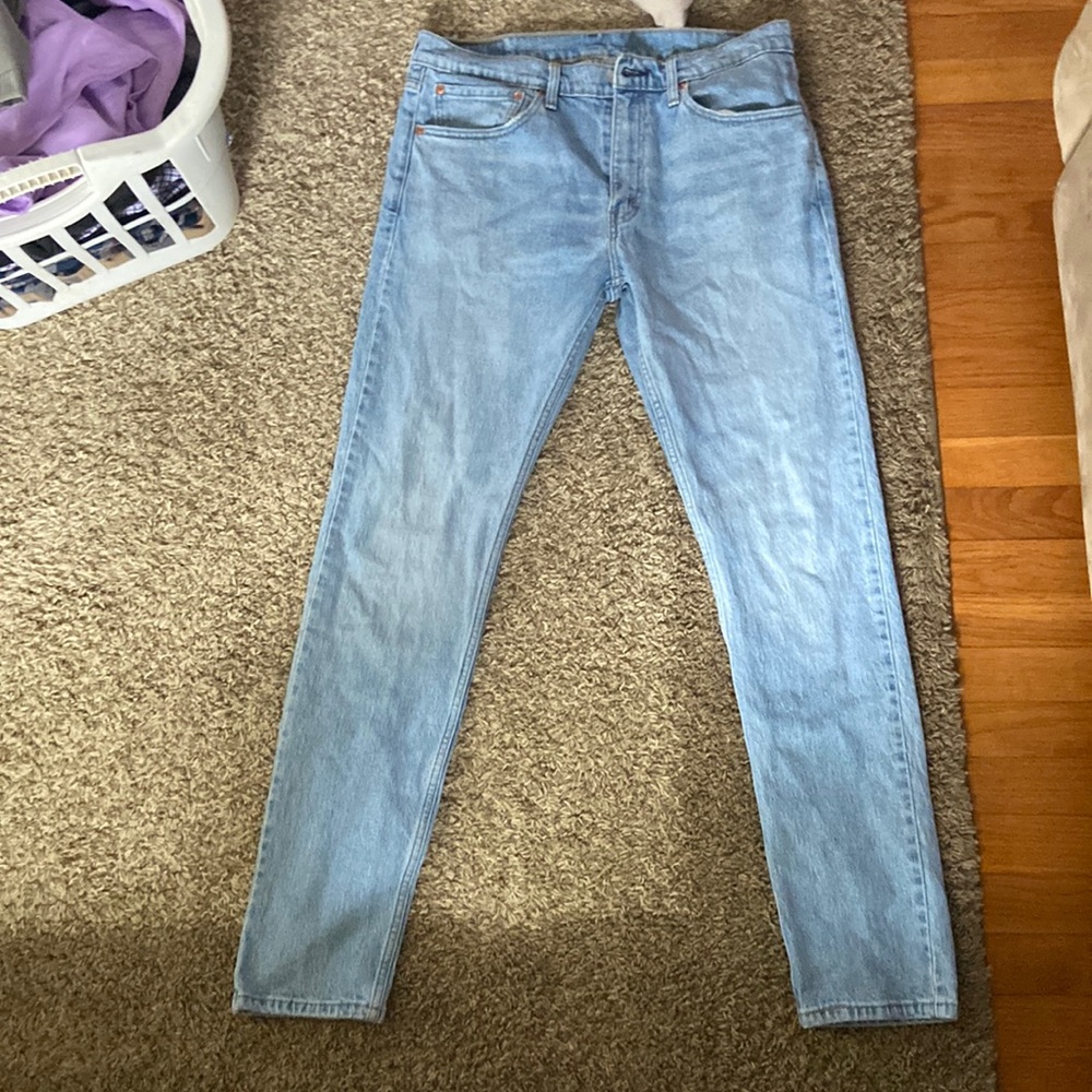 BARELY WORN LEVI JEANS 34x34